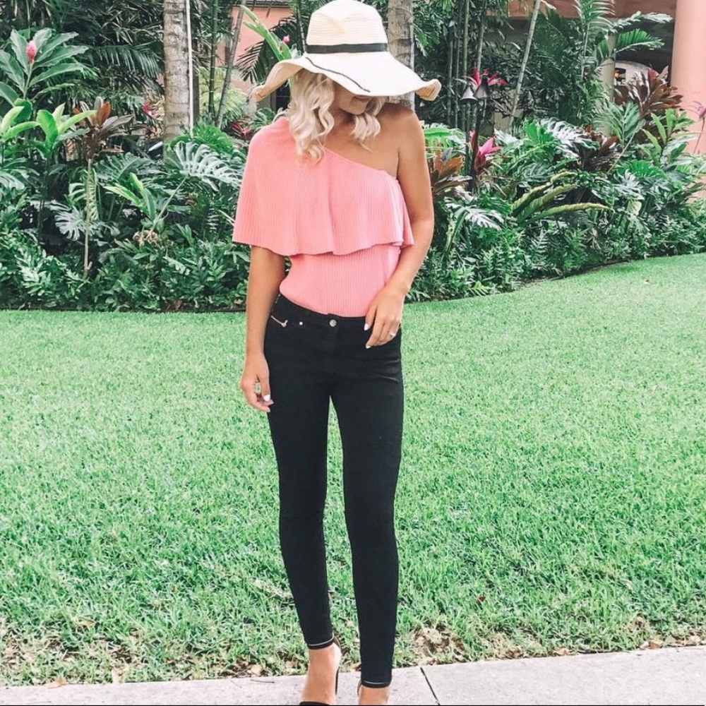 MLM one shoulder top